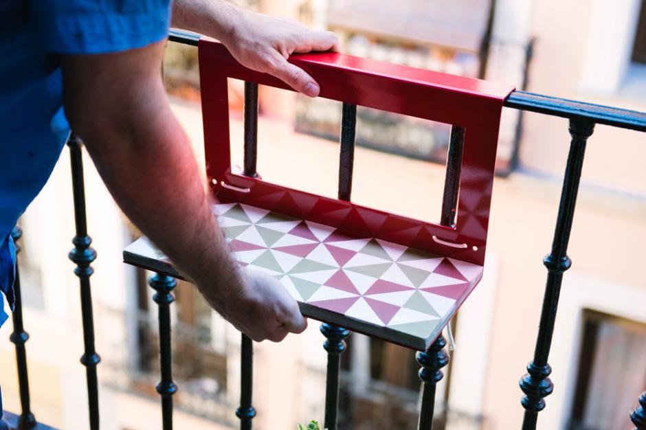 Mesita para balcón con baldosa hidráulica